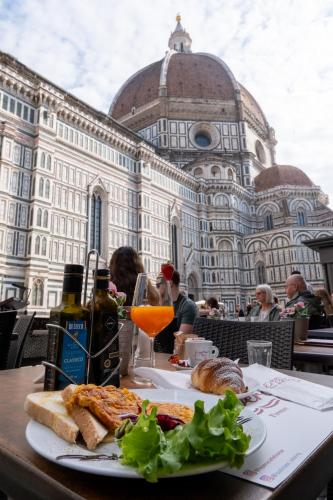 Rjgal Apartment B&B - Private Courtyard Florence Center, Firenze