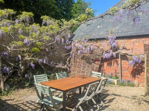 South Cotswolds cottage in Dauntsey