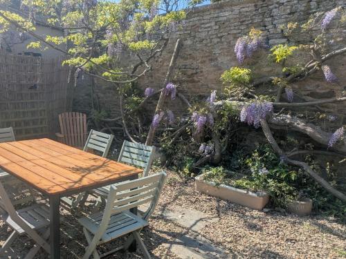 South Cotswolds cottage in Dauntsey