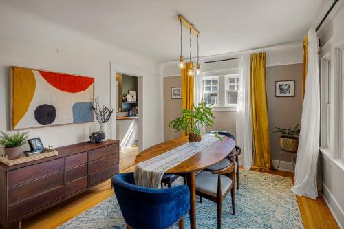Orchard Luxe - Modern Home in Walking Distance to UO home