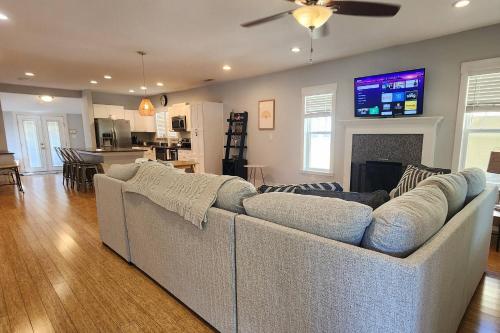 Beautiful Bay to Bay Sanctuary Charming South Tampa Craftsman Home Near Bayshore in Tampa, USA