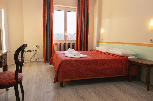 2 twin beds