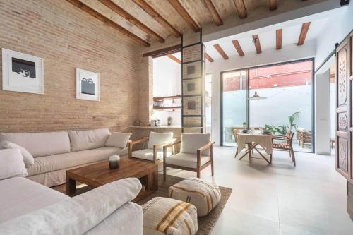 ⭐️NEW⭐️ PATIO A HOUSE . Walk to Beach, port & Met