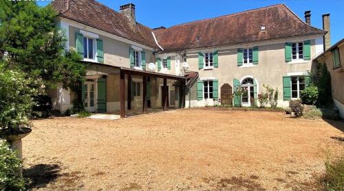 Grande maison de famille gîte à louer Savignac-les-Églises