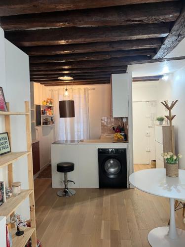 Heart of Paris, fully equipped, Louvre 5-minute walk
