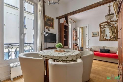 Charming atypical apt in heart of Marais