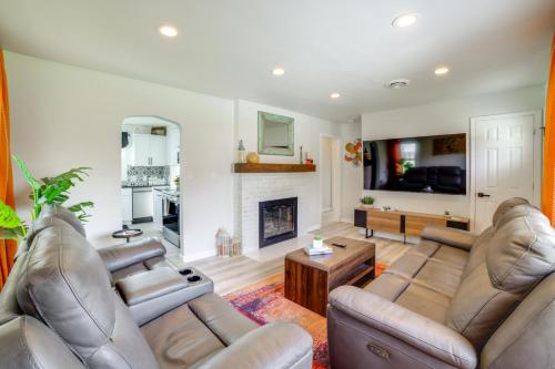 Pet Friendly w/ Yard! Modern La Porte Home By Dtwn