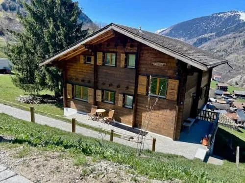 Swiss Chalet Mallum - ground floor apartment in Grengiols, Schweiz
