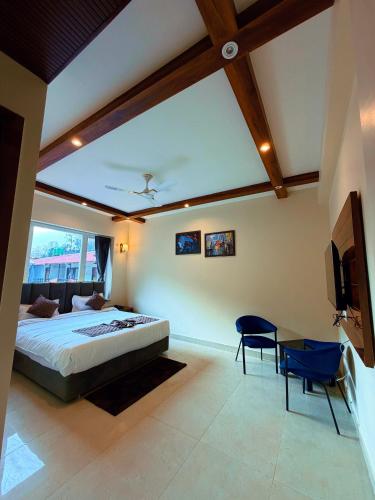Kesari Hotel & Restaurant Near Kainchi Dham in Nainital
