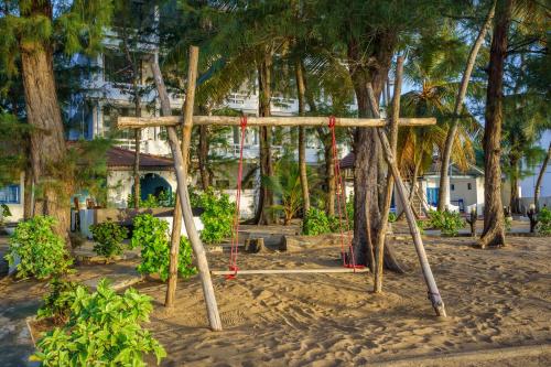 Tsunami beach hotel arugambay in อ่าวอารูกัม