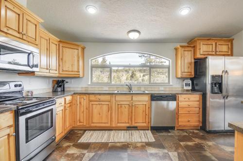 Secluded Boulder House - Next to National Forests! in Boldera (UT)