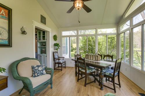 ‘Femme Osage Haus’ Getaway w/ Hot Tub in Augusta! in 密蘇里州華盛頓 (MO)