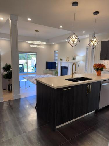 Cozy Lakefront House Retreat For Families&Friends in Georgina (ON)