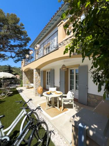 Studio bord de mer avec jardin dans villa ancienne