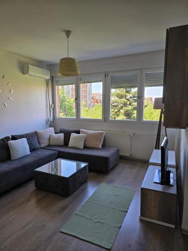 Cozy Studio in Dardania with Park View – khách sạn tại Dardani