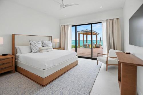 Ultra-Luxury NEW Villa on TarBay Oceanfront & Pool 6 Bedrooms! in Džordžtauna