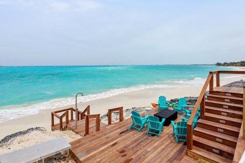 Ultra-Luxury NEW Villa on TarBay Oceanfront & Pool 6 Bedrooms! in Džordžtauna
