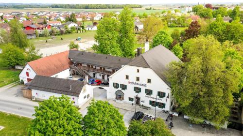 . Schlosswirtschaft Moos, Zimmer mit Wirtshaus und Natur
