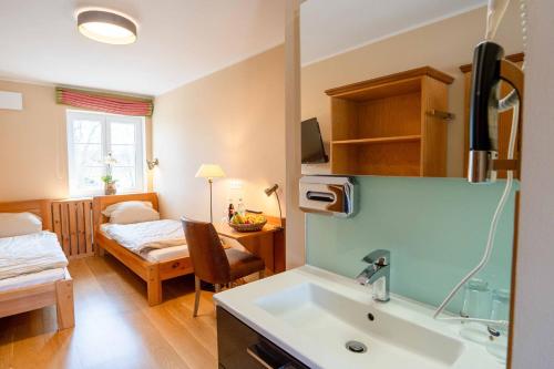 Schlosswirtschaft Moos, Zimmer mit Wirtshaus und Natur in Plattling