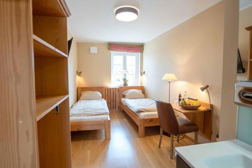 Schlosswirtschaft Moos, Zimmer mit Wirtshaus und Natur in Plattling
