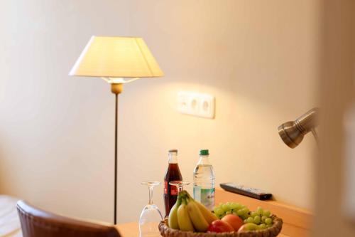 Facilities, Schlosswirtschaft Moos, Zimmer mit Wirtshaus und Natur in Plattling