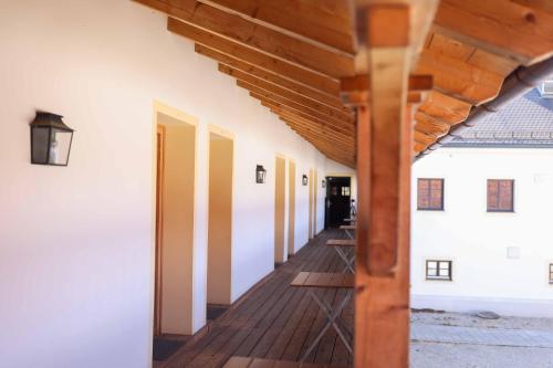 View, Schlosswirtschaft Moos, Zimmer mit Wirtshaus und Natur in Plattling