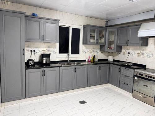 مزرعة قولدن دونز - golden dunes farm in Al Ain