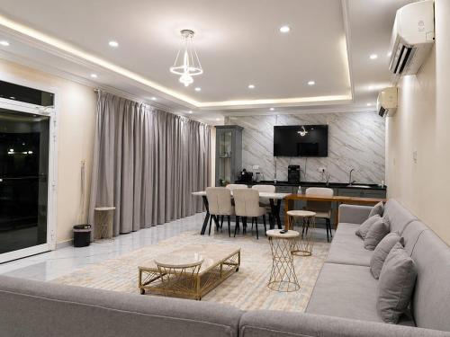 Quầy bar/Pub, مزرعة قولدن دونز - golden dunes farm in Al Ain