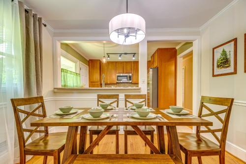 1 Mi to Dtwn Cary: Family Home w/ Spacious Yard in Cary Belváros