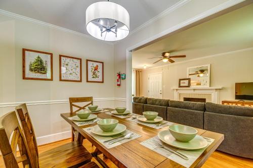 1 Mi to Dtwn Cary: Family Home w/ Spacious Yard in Cary Belváros