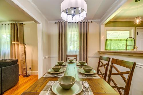 1 Mi to Dtwn Cary: Family Home w/ Spacious Yard in Cary Belváros