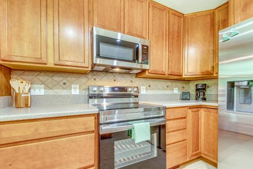 1 Mi to Dtwn Cary: Family Home w/ Spacious Yard in Cary Belváros