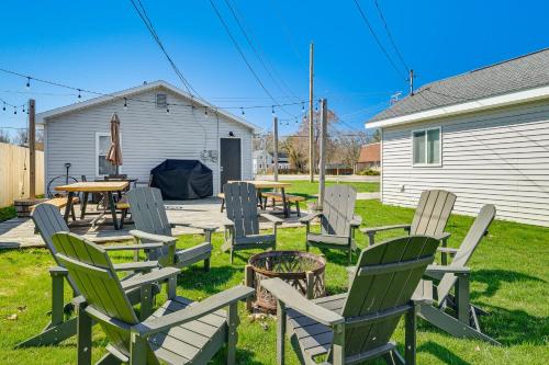Walkable 3-Unit Escape Near Elk Lake & Bay Access! in Elkrapidsa (MI)