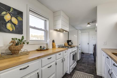 Walkable 3-Unit Escape Near Elk Lake & Bay Access! in Elkrapidsa (MI)