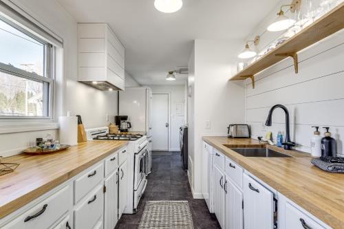 Walkable 3-Unit Escape Near Elk Lake & Bay Access! in Elkrapidsa (MI)