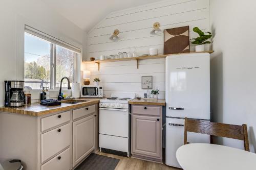 Walkable 3-Unit Escape Near Elk Lake & Bay Access! in Elkrapidsa (MI)
