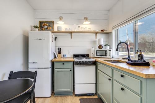Walkable 3-Unit Escape Near Elk Lake & Bay Access! in Elkrapidsa (MI)