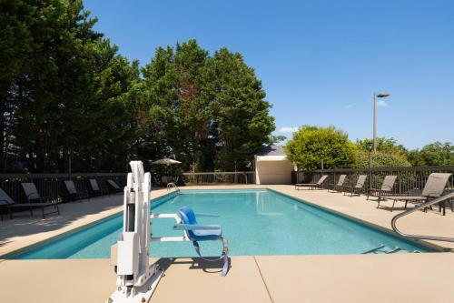 Holiday Inn Express Winston-Salem By IHG - 수영장