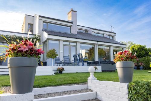 Suir River House - Luxury 6 Bed Home With Hot Tub & Sauna - Sleeps 19 – khách sạn tại Ballinaneesagh