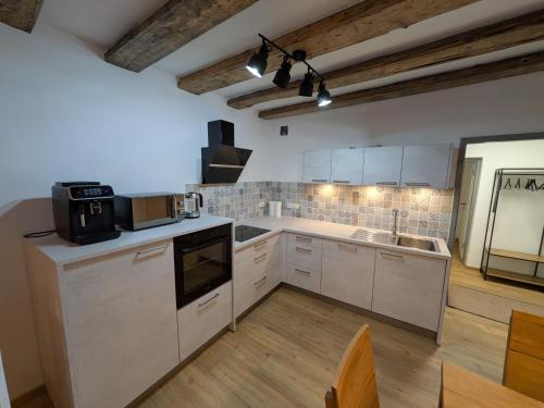 Lindo - Historisches Hof-Juwel in Schutzen am Gebirge
