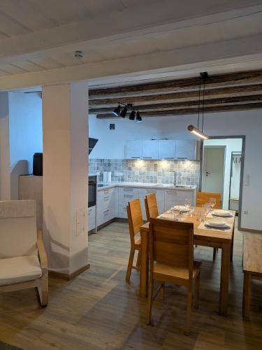 Lindo - Historisches Hof-Juwel in Schutzen am Gebirge