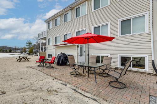 Beachfront Bliss on Newfound Lake! Bristol Condo in Bristol (NH)