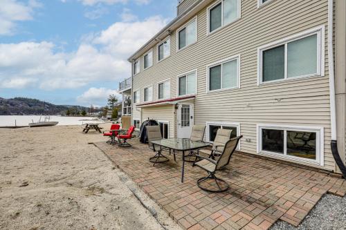 Beachfront Bliss on Newfound Lake! Bristol Condo in Bristol (NH)