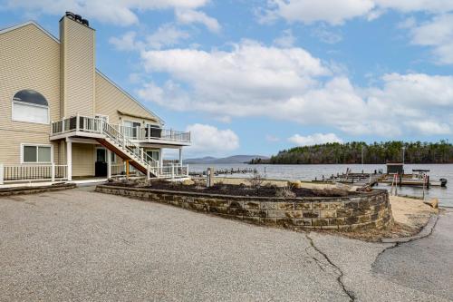 Beachfront Bliss on Newfound Lake! Bristol Condo in Bristol (NH)