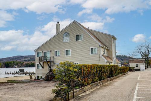 Beachfront Bliss on Newfound Lake! Bristol Condo in Bristol (NH)