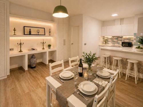 Magnolia Central Apartments Marbella - con patio privado 2