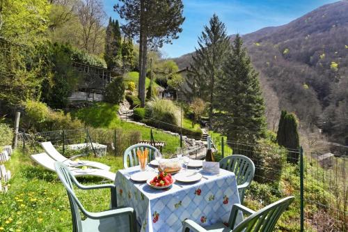 Casa Lara: Cosy Alpine Home Near Lugano + Garden (Sleeps 5) - Happy Rentals in Lugano, Schweiz