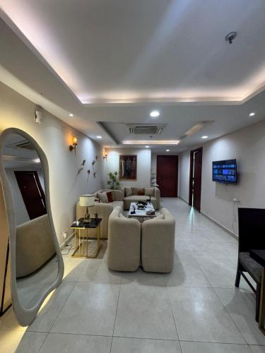 Gold Crest Dha Phase 4 Maison Noir City View 2 Bed Furnished Hotel Apartments Lahore - image 4