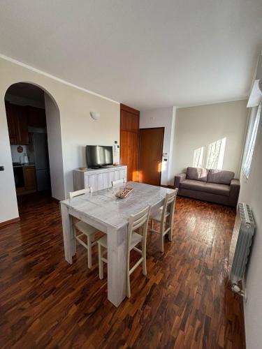 Appartamento zona residenziale in ปิเอเว เอมานูเอเล