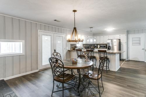 2 Mi to Dtwn Vidalia! Pet-Friendly Retreat w/ Yard in فداليا